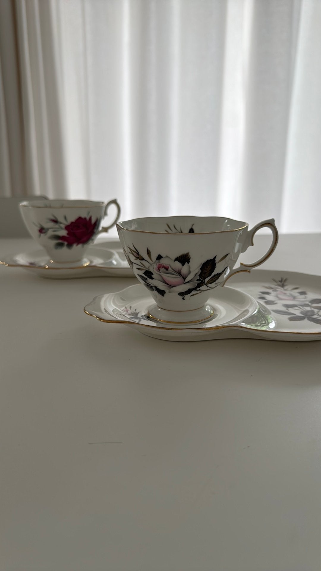 Royal Albert Tennis Sets – Sweet Romance & Queen's Messenger, Antiek en Kunst, Antiek | Servies los, Ophalen