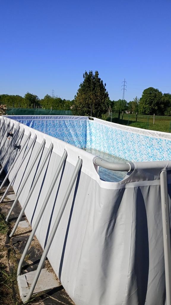 Très belle piscine Bestway 732x366x132 complète + dômes, Enlèvement
