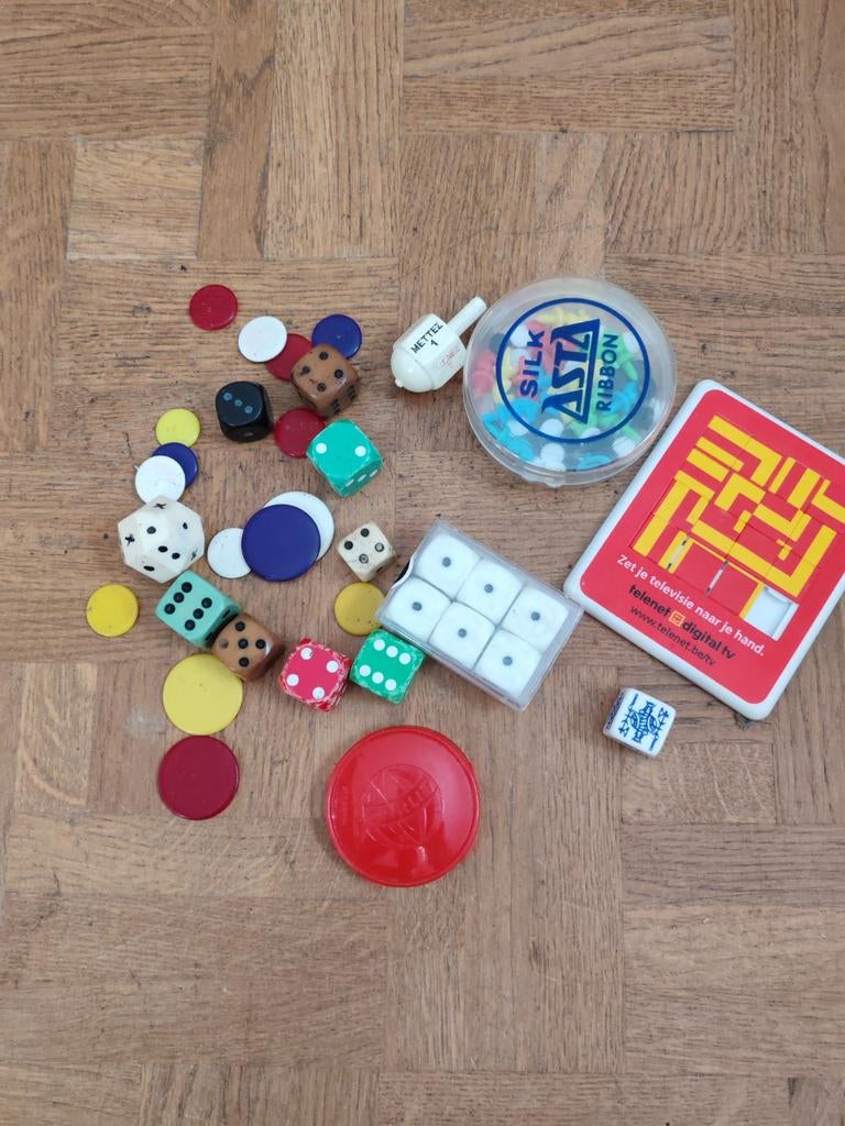 Set dobbelstenen, pionnen, Ophalen