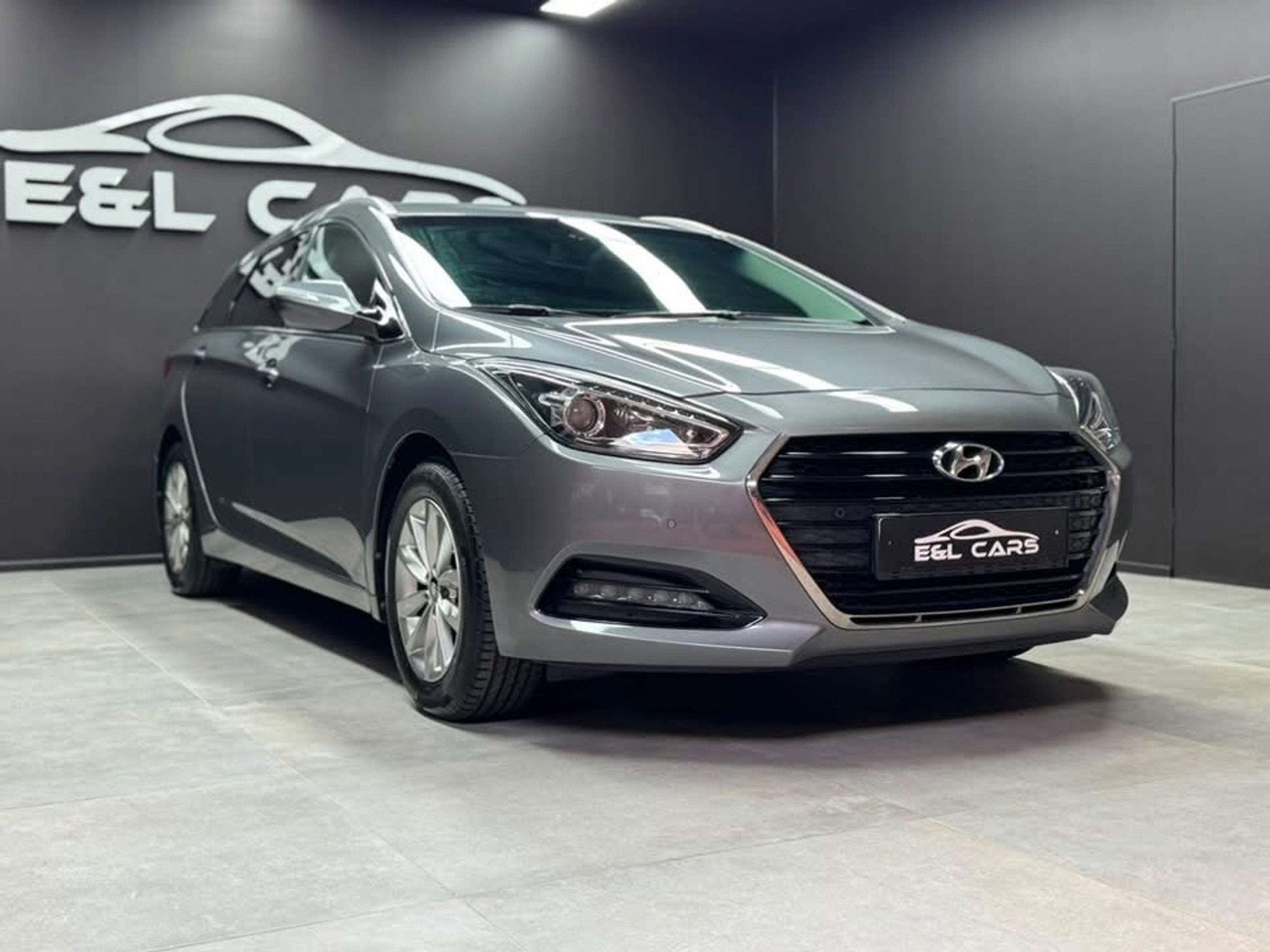 Hyundai i40 i40 SW 1.6 GDi *12 mois de garantie*, Argent ou Gris, Euro 6, Boîte manuelle, Noir
