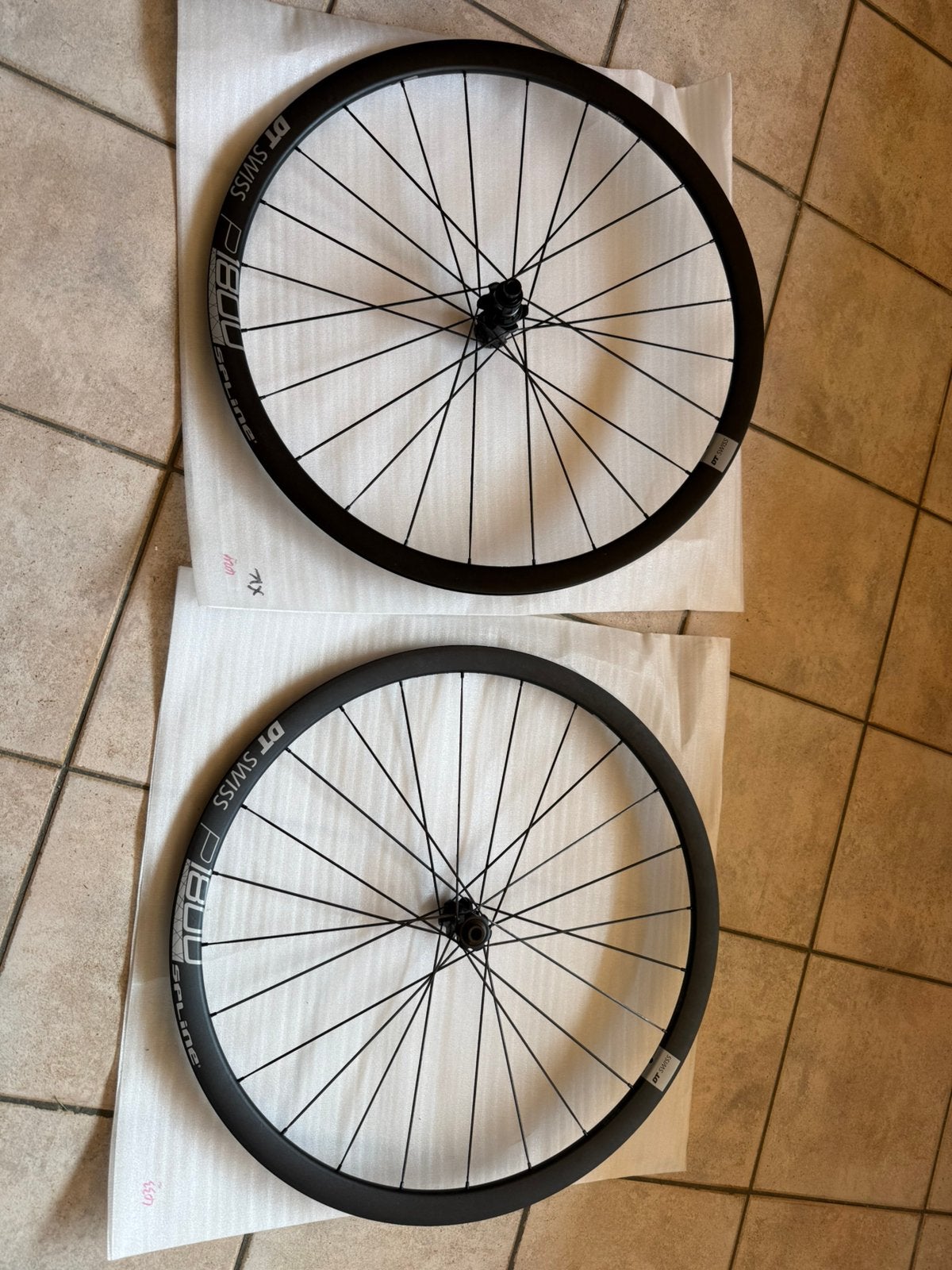 DT Swiss P1800 SPLINE Disc wielset, Fietsen en Brommers, Fietsonderdelen, Zo goed als nieuw, Wiel, Aluminium, Racefiets, Tijdrit-/triatlonfiets
