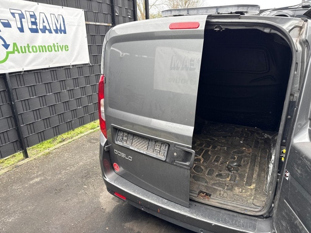 ACHTERDEUR Fiat Doblo Cargo (263) (01-2010/12-2023), Auto-onderdelen, FCA Germany GmbH, Gebruikt, Deur, IPC D1-09 Bahnhofsplatz
65423  Rüsselsheim am Main, DE