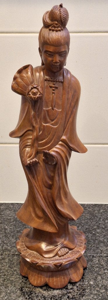 handgesneden houten standbeeld van Guanyin, Houtsnijwerk, Ophalen of Verzenden, 20 - 50 cm, Hout
