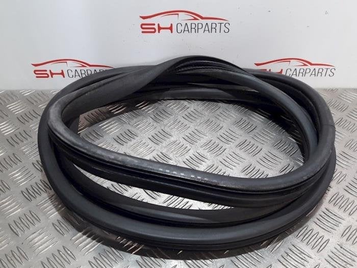 Portierrubber 4Deurs rechts-voor van een Mercedes ML-Klasse, Gebruikt, -, Ophalen of Verzenden, -
