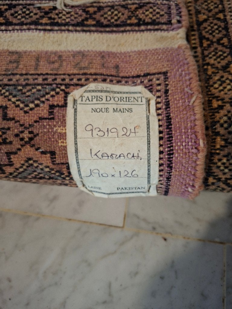 Tapis d'orient, Enlèvement