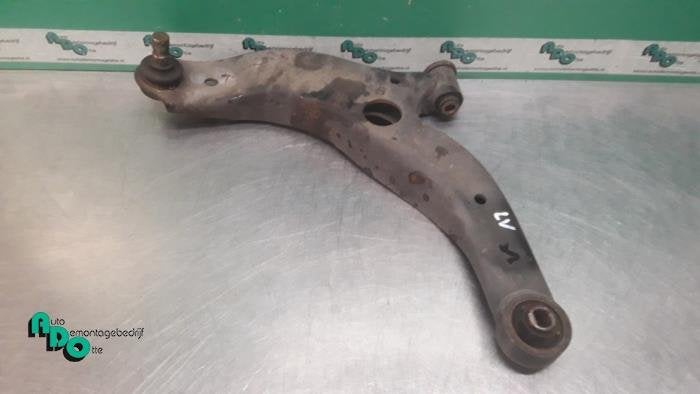 Draagarm links-voor van een Mazda 323F (323F BJ 98-), Gebruikt, -, -, Ophalen of Verzenden