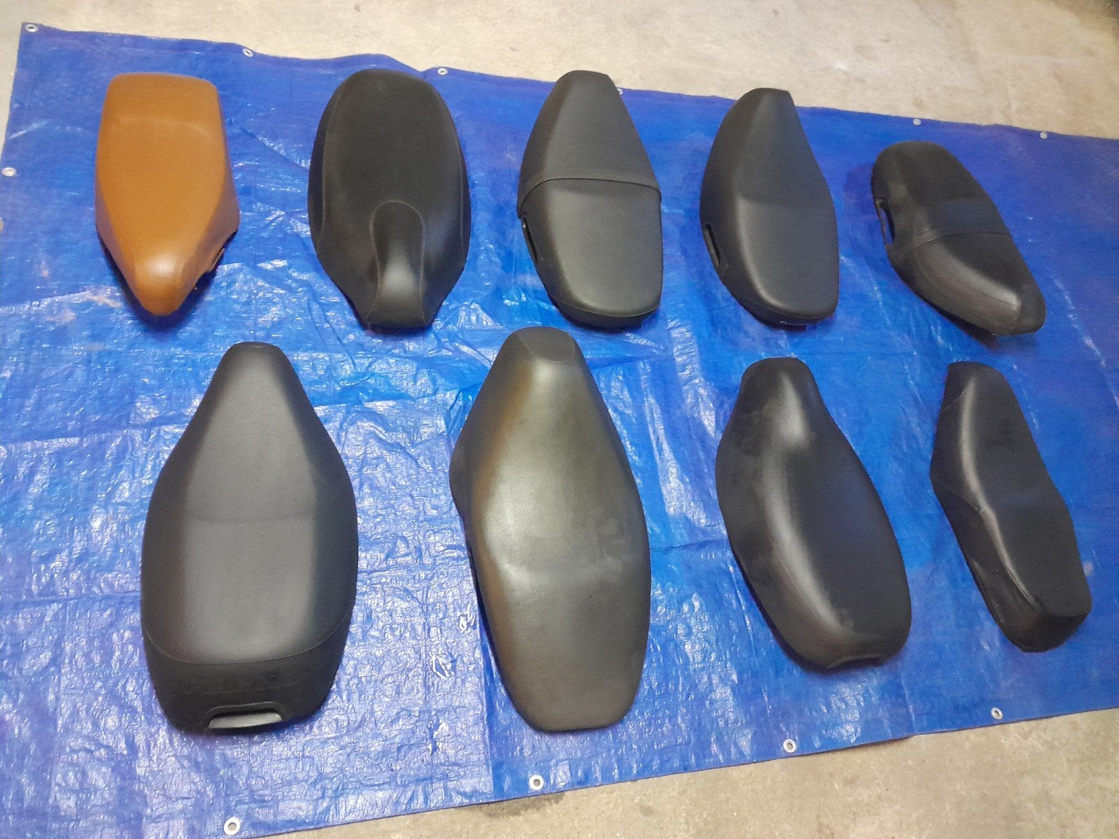 9stuks scooter zadels van piaggio 
spotprijs alles 75, Ophalen