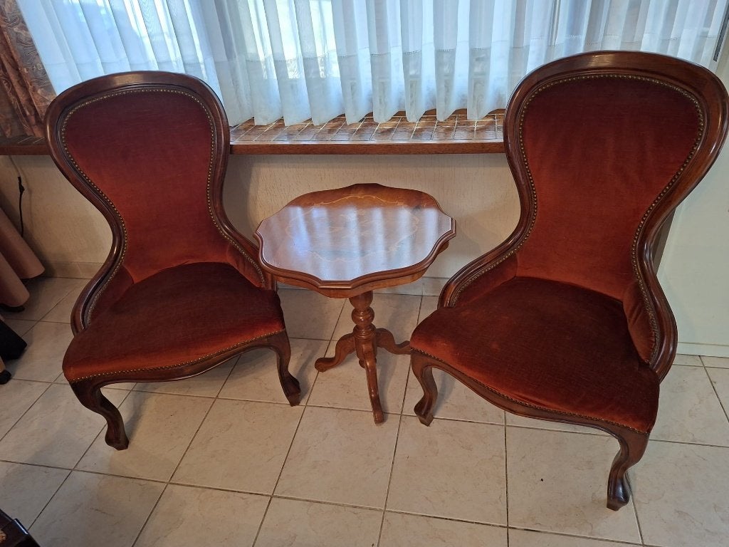 Setje van 2 zeteltjes en rond tafeltje, Ophalen, Zo goed als nieuw, Tweepersoons, Hout