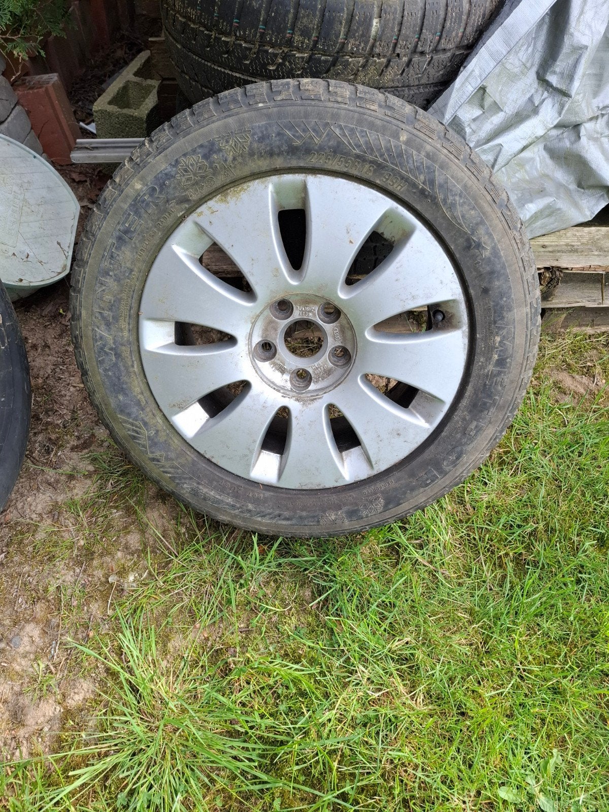 jantes avec  pneus hiver pour audi A6 break 225x55R16/ 150€, Autos : Pièces & Accessoires, Enlèvement ou Envoi, Pneus hiver, Pneu(s)