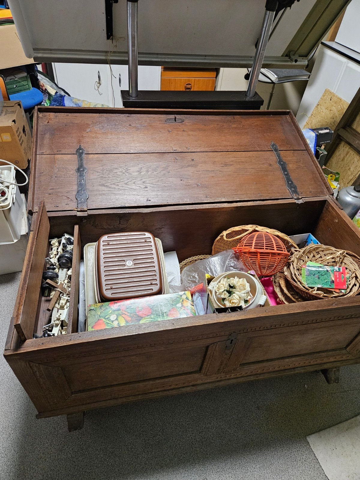 gros coffre en chêne., Maison & Meubles, 50 – 75, 150 à 200 cm, Enlèvement, Utilisé