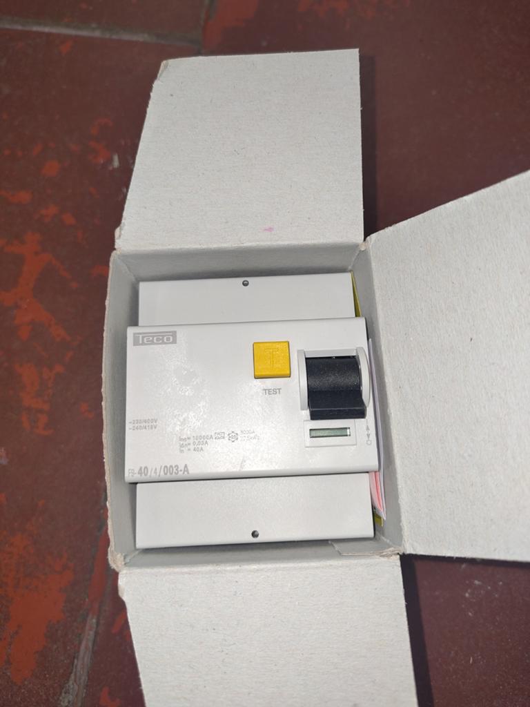 Différentiel Teco 30mA 40A neuf dans sa boîte, Bricolage & Construction, Panneaux solaires & Accessoires, Enlèvement ou Envoi