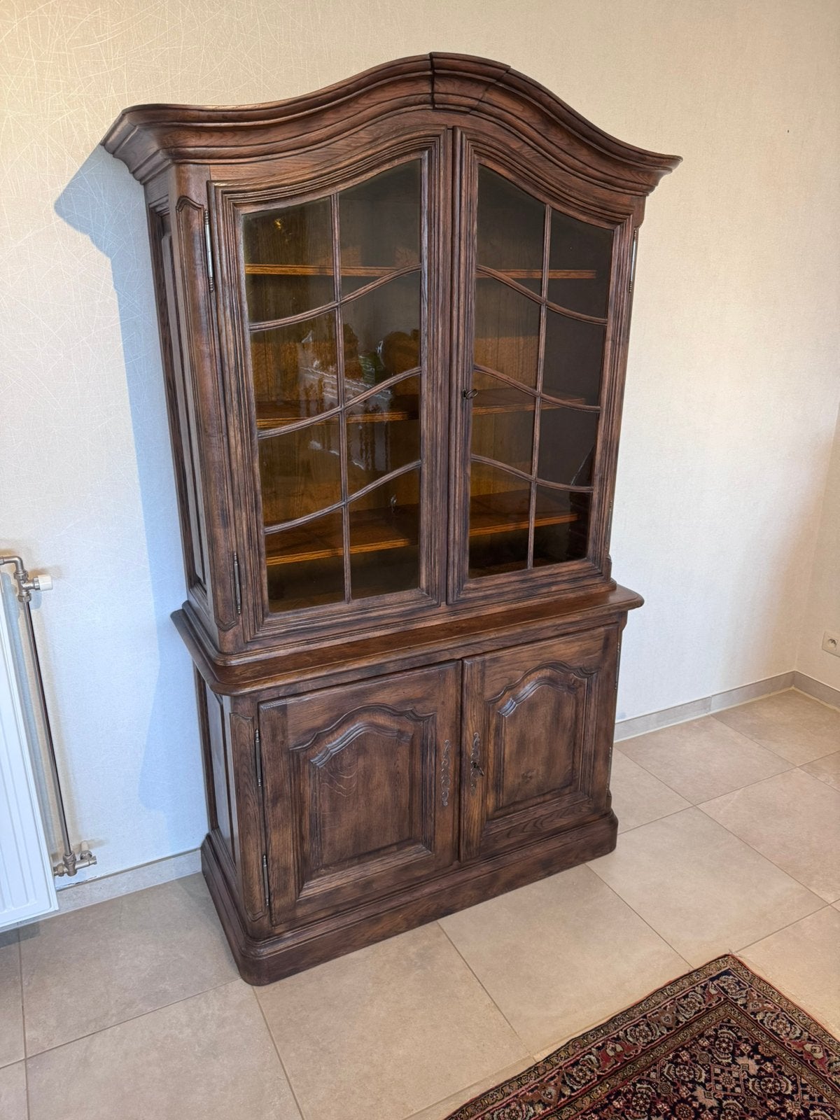 Klassieke houten buffetkast/vitrinekast, Ophalen, Zo goed als nieuw