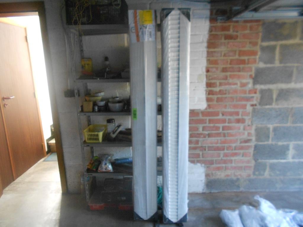 2 radiateurs RADSON plinthe L 1800 x 200 x 33 + 6 pieds, Bricolage & Construction, Chauffage & Radiateurs, Enlèvement, Neuf