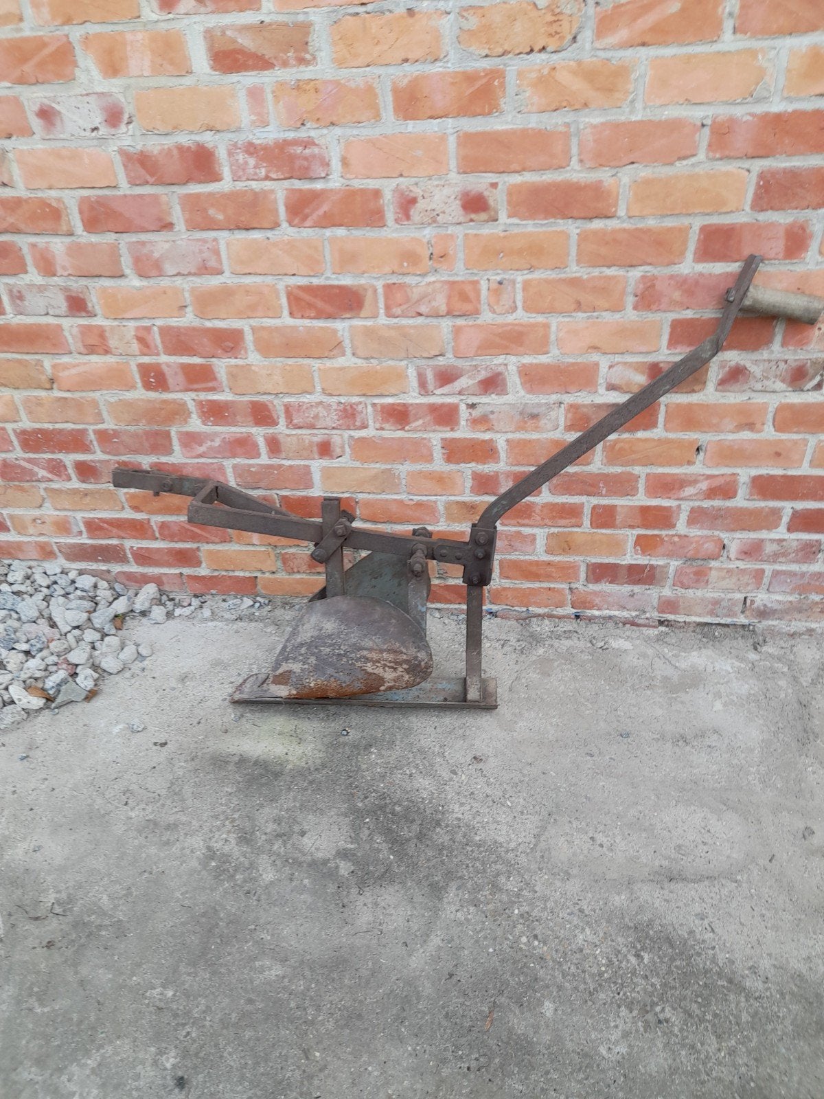 ploeg was vroeger om aardappelen mee te aanaarden, Tuin en Terras, Ophalen