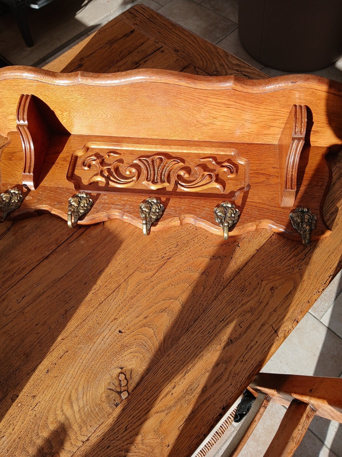 Eiken kapstok, Ophalen