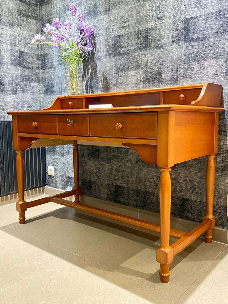 Charmante schrijftafel, Ophalen