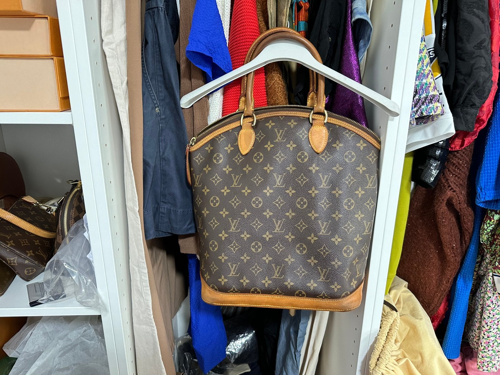 Louis Vuitton Lockit Verticale, Bijoux, Sacs & Beauté, Sacs | Sacs Femme, Enlèvement ou Envoi, Utilisé, Brun, Sac à bandoulière