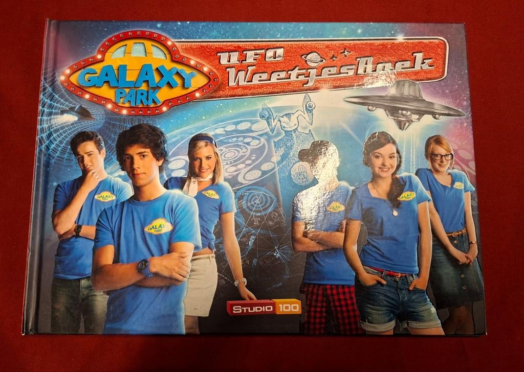 Boek studio 100 :  ufo weetjeshoek galaxy park, Boeken, Ophalen of Verzenden
