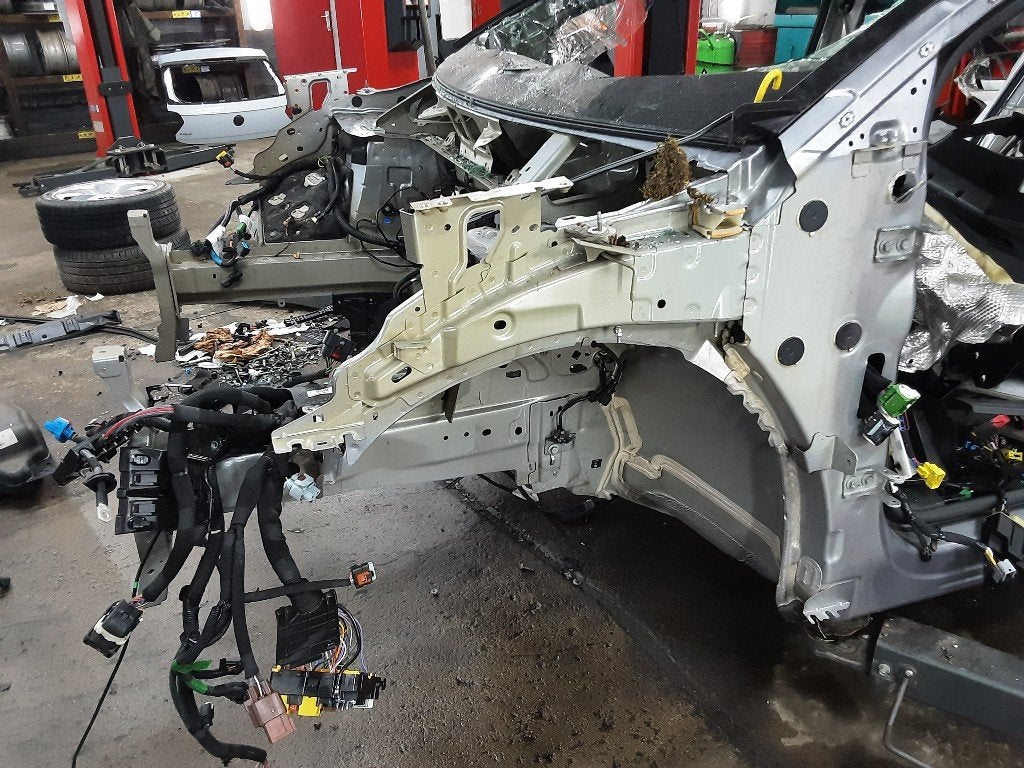 PARE BOUE AVANT GAUCHE Peugeot 5008 II (M4 / MC / MJ / MR), Utilisé, Gauche, Peugeot, Garde-boue