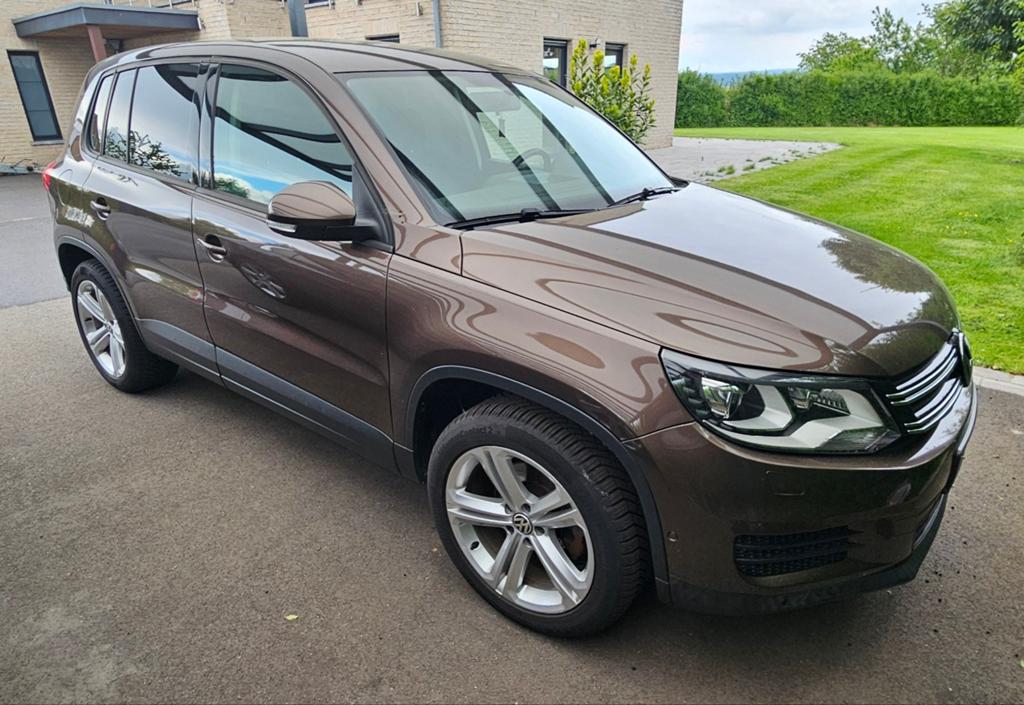 Volkswagen Tiguan, Auto's, Volkswagen, Automaat, Stof, 4 cilinders, Bruin