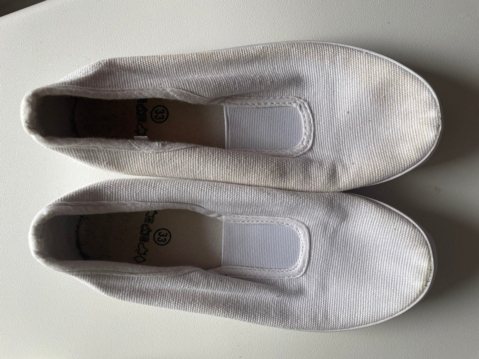 Gymsandalen maat 26 en 33, Sport en Fitness, Turnen, Ophalen, Zo goed als nieuw, Wit, Turnschoenen
