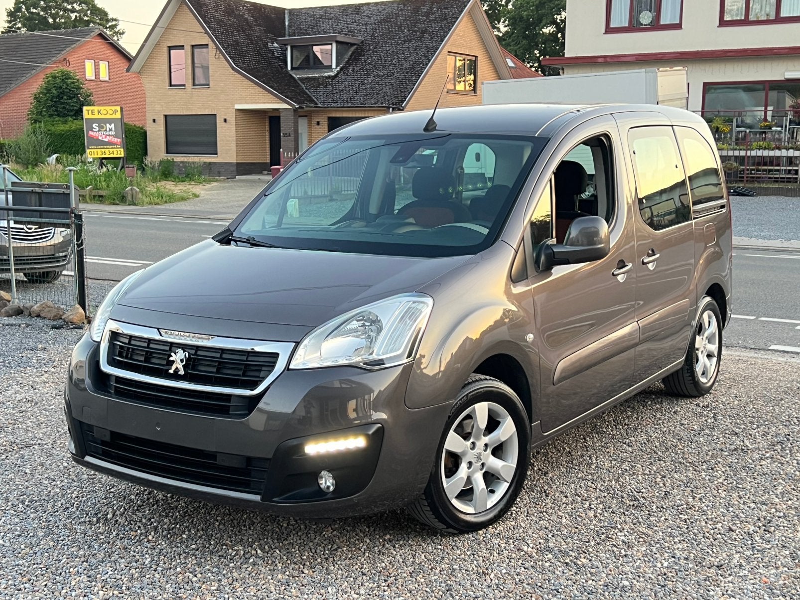Peugeot Partner 1.6Cc 99Pk Automaat 12/2015 154.000km, Auto's, Monovolume, Euro 6, Leder, Bedrijf
