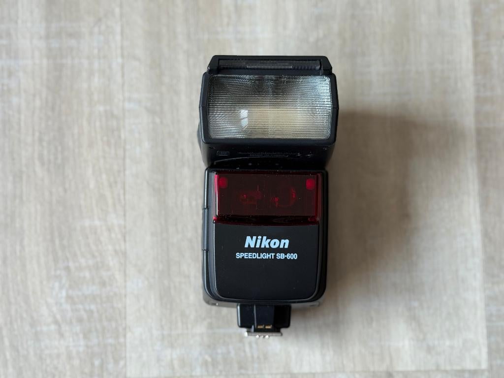 Flash Nikon Speedlight SB-600, TV, Hi-fi & Vidéo, Enlèvement ou Envoi, Comme neuf, Nikon, Inclinable