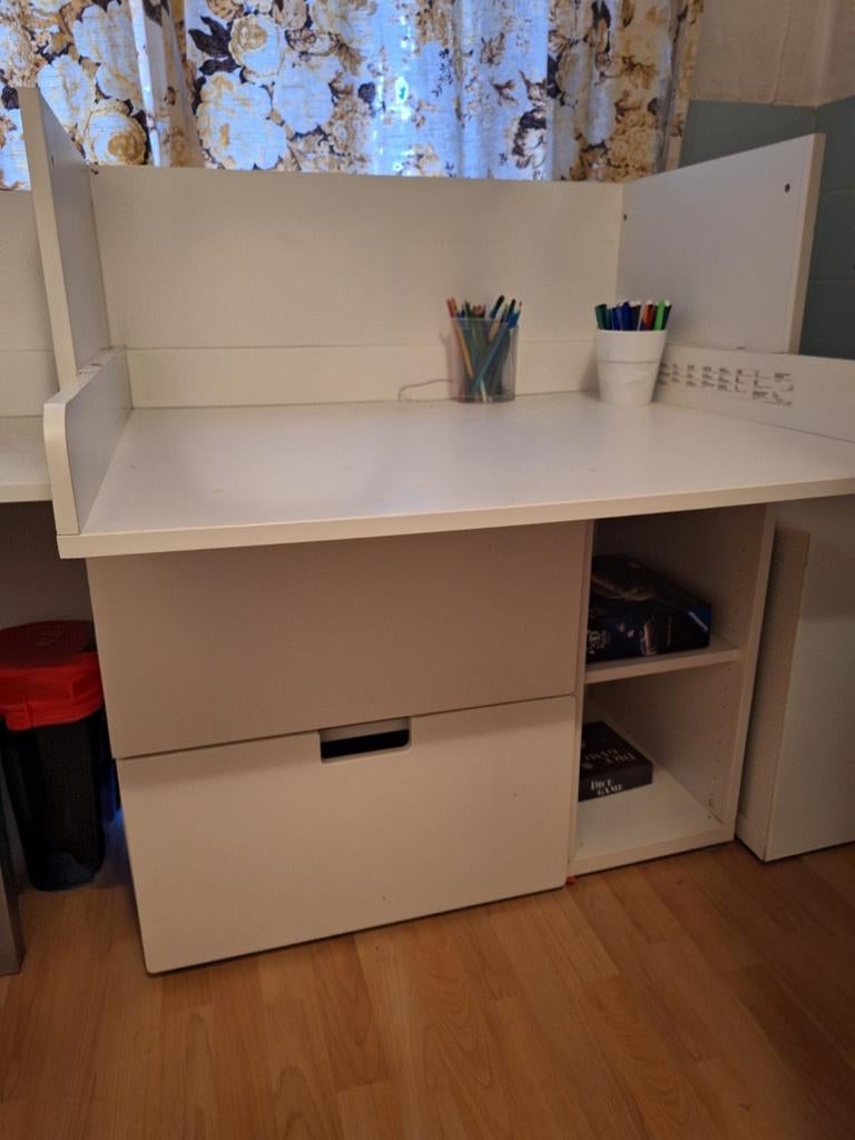 Bureau/verzorgingstafel ikea, Ophalen