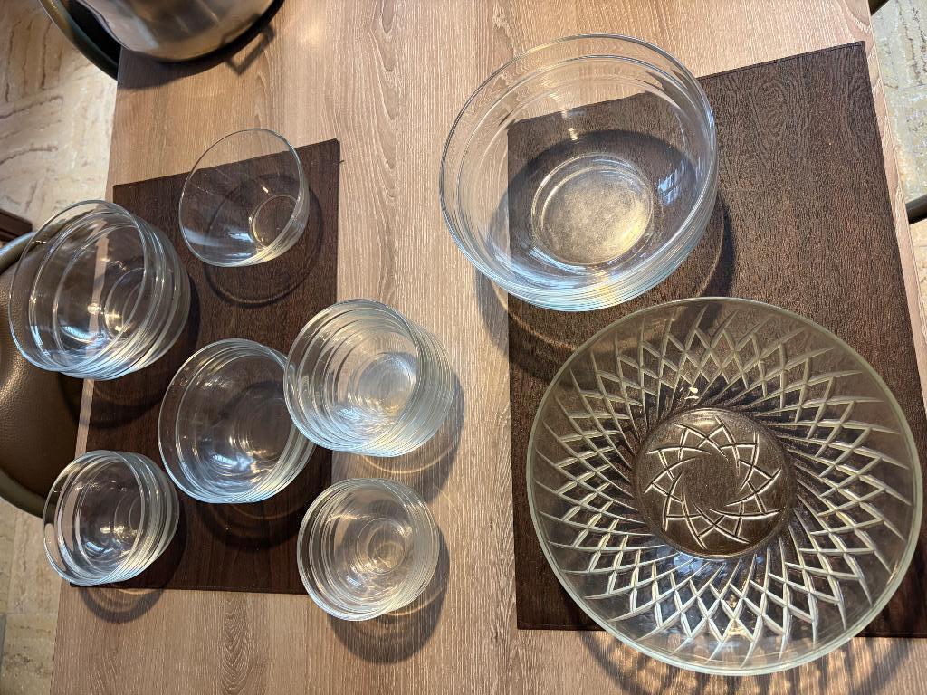17 glazen serveerschalen en dessertkommen, Huis en Inrichting, Ophalen, Gebruikt, Kom(men)