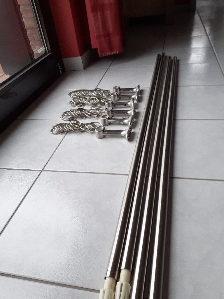 2 tringles à rideaux chromées 2 x 2,80 m par lot 20 euros, Enlèvement, Utilisé, Autres types, Métal
