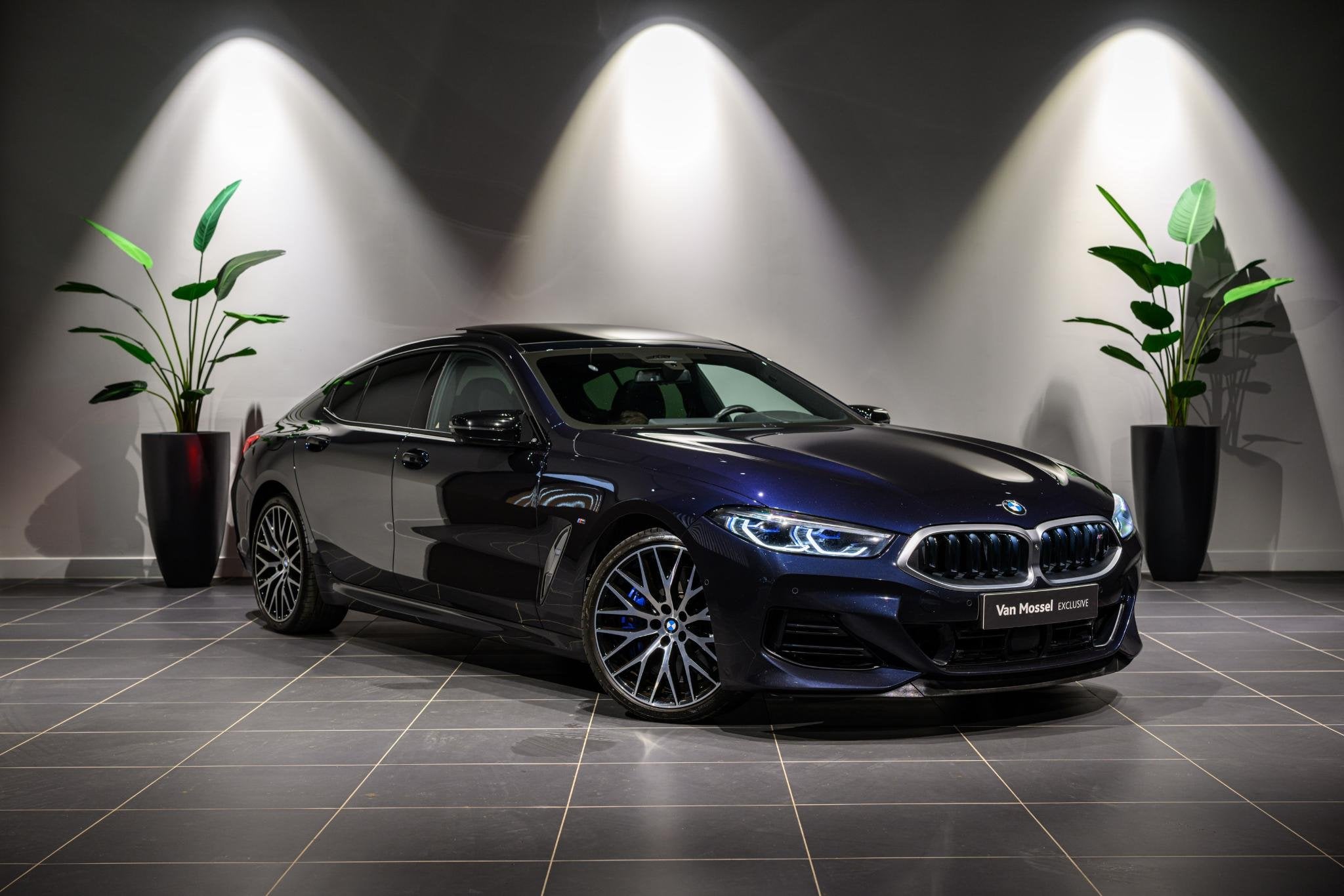 BMW M8 50i LASER LIGHTS | H & K | GESTURE CONTROL | ZETELVER, Auto's, Automaat, 4 deurs, Gebruikt, https://public.car-pass.be/vhr/fd3b38cf-e4e8-4768-a919-b7066d50a532