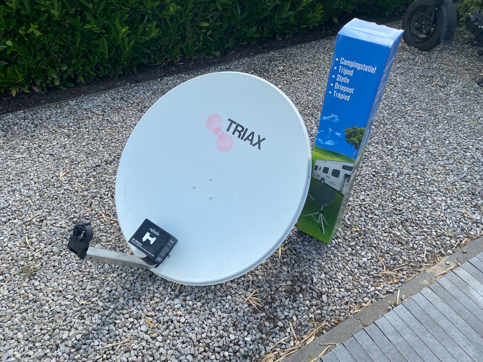 Triax schotelantenne met Campingstatief, TV, Hi-fi & Vidéo, Antennes paroboliques, Enlèvement, Neuf, Antenne (parabolique)
