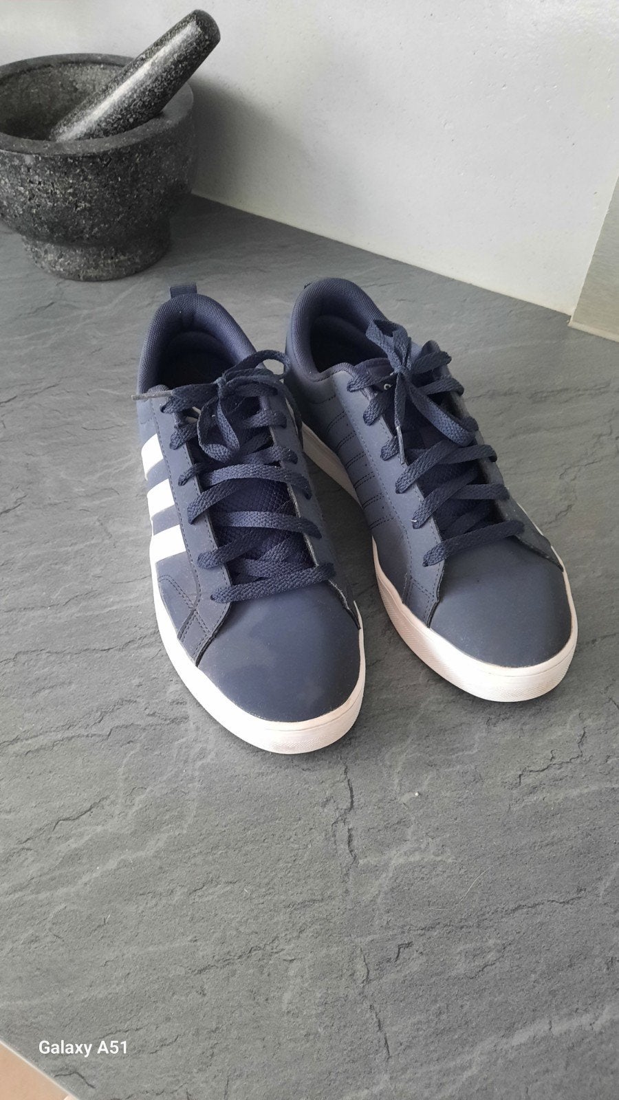 Sneaker Adidas maat 41 1/3 donker blauw, Kleding | Heren, Schoenen, Blauw, Ophalen of Verzenden, Zo goed als nieuw, Adidas