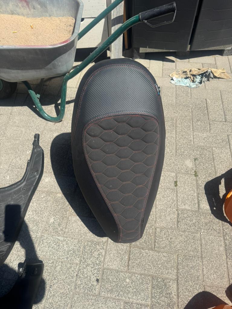 Piaggio zip buddy en custom zadel, Enlèvement, Comme neuf, Selle, Piaggio