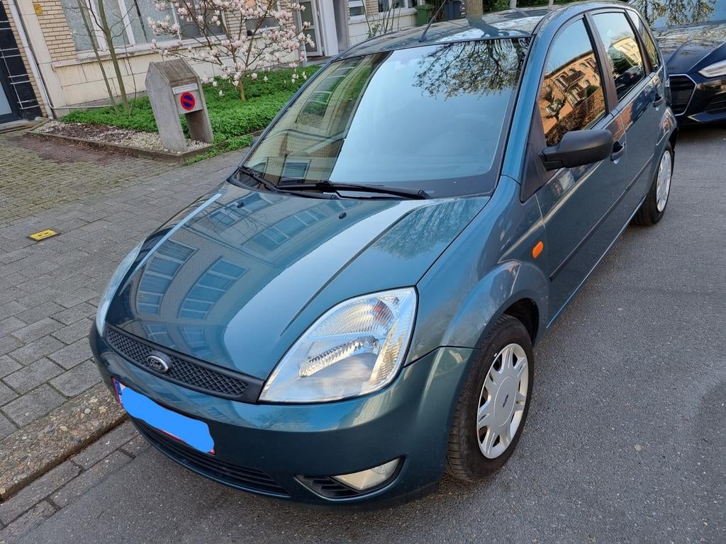 Ford Fiesta 1.4 Benzine

AUTOMAAT-5DEURS, Auto's, Automaat, Zwart, 5 zetels, Particulier