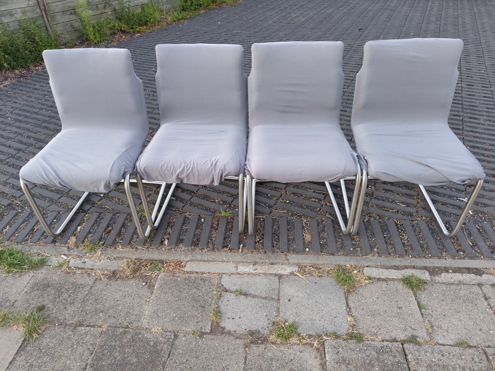 4 stoelen, Ophalen