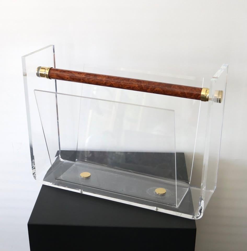 Vintage Lucite en messing magazine holder David Lange, Huis en Inrichting, Woonaccessoires | Krantenbakken en Lectuurbakken, Ophalen of Verzenden