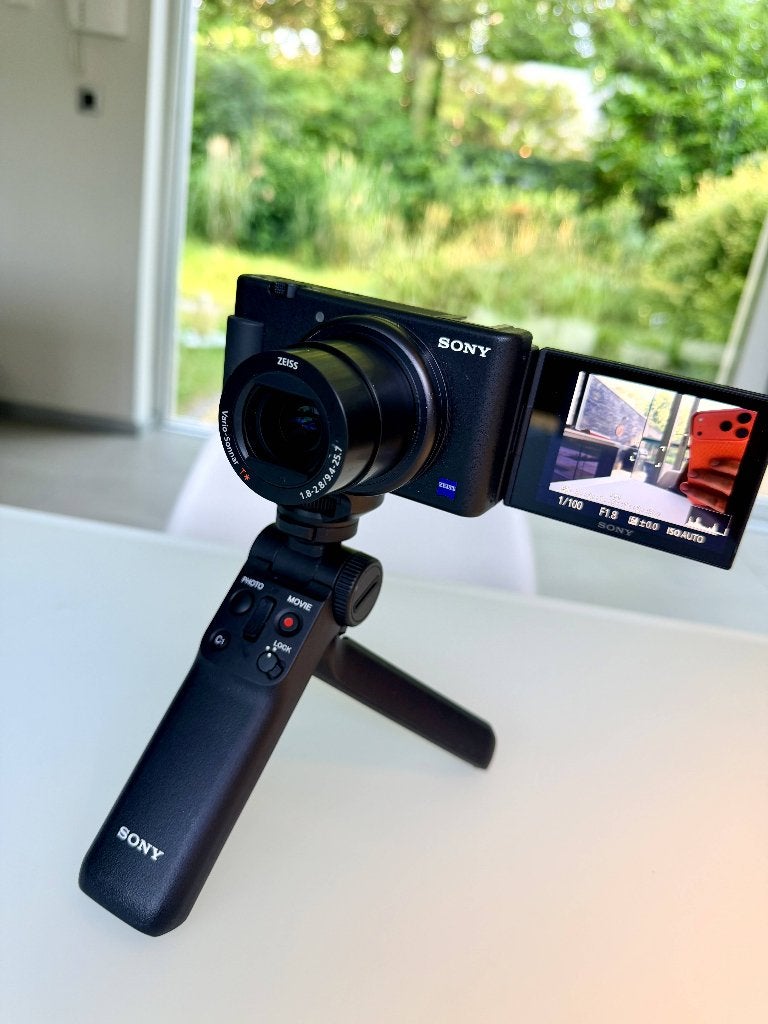Sony ZV1 videocamera + Rode microfoon + afstandsbediening, TV, Hi-fi & Vidéo, Caméscopes numériques, Carte mémoire, Caméra, Comme neuf