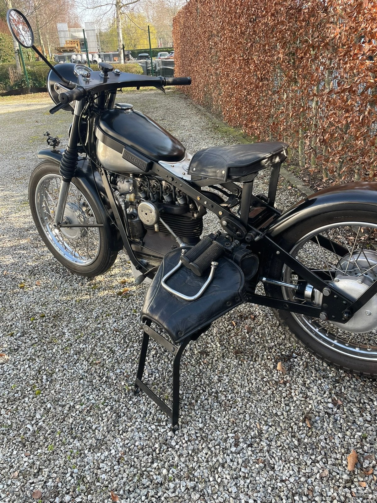 Alles moet de deur uit ! Rijdend met papieren ., Motoren