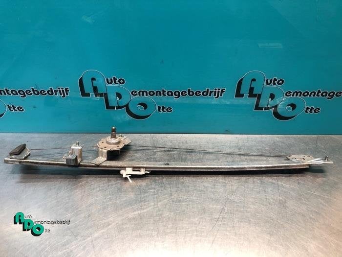 Mécanique vitre 2portes avant gauche d'un Fiat Ducato (Duca, -, 3 mois de garantie, Utilisé, Fiat