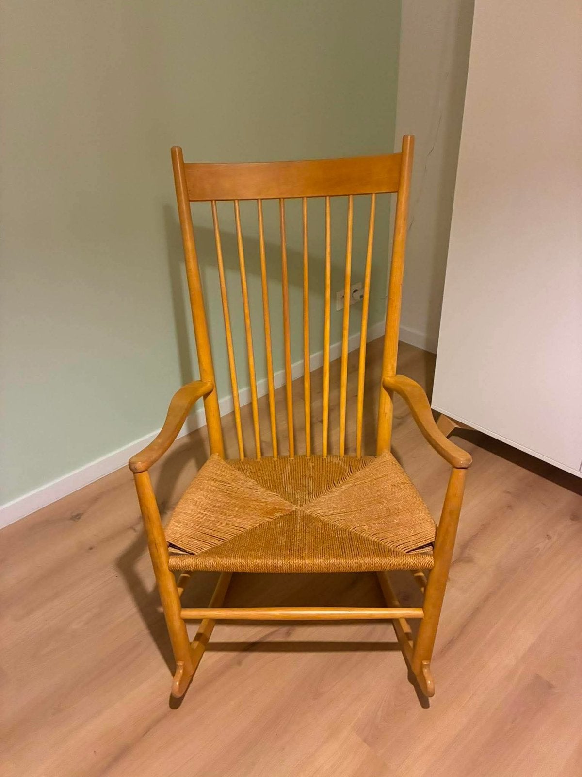 Schommelstoel hout - babykamer - met groot kussen, Kinderen en Baby's, Ophalen, Zo goed als nieuw, Stoel(en)