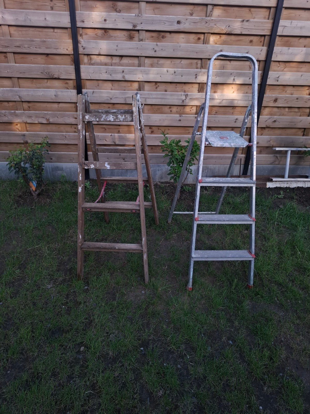 2 Ladders te koop aluminium en houten Ladder, Doe-het-zelf en Bouw, Ladders en Trappen, Ophalen