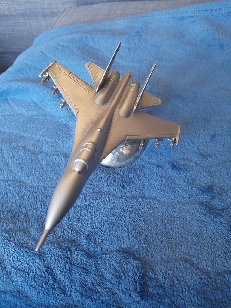 Superbe petit avion de chasse en métal, Enlèvement ou Envoi