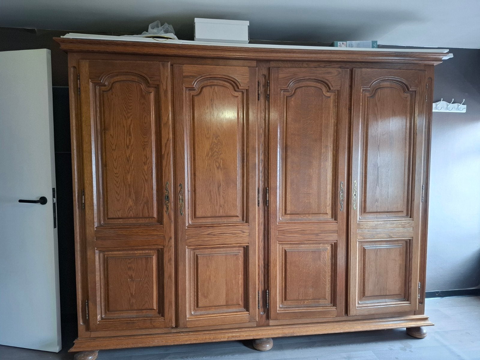 Kleerkast in eik, Ophalen, Met deur(en), Gebruikt, Eikenhout
