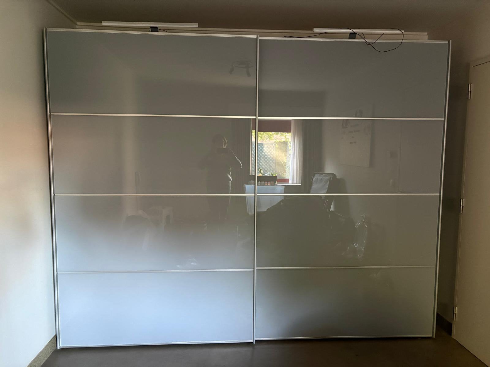 Kleerkast met grote schuifdeuren, Huis en Inrichting, Ophalen, Met lade(s), 200 cm of meer, Zo goed als nieuw