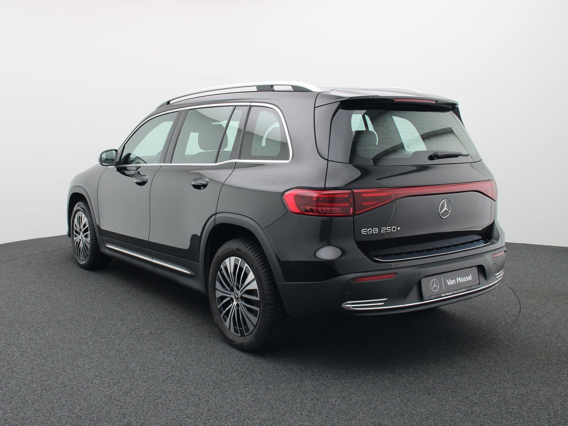 Mercedes-Benz EQB 250+ Business Line + PANO DAK + CARPLAY +, Autos, 525 km, 7 places, Noir, 5 portes