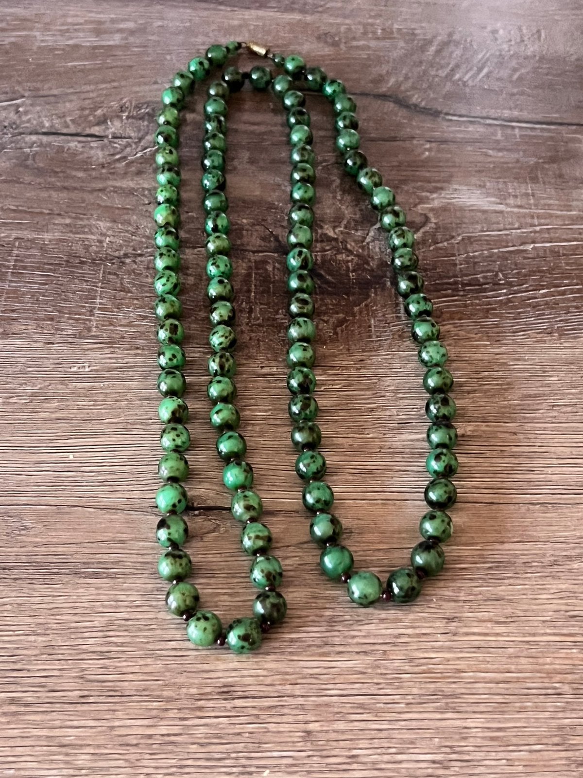 Ketting groene vlekkenjaspis(green spot jasper) L 120 cm, Bijoux, Sacs & Beauté, Bijoux anciens, Enlèvement ou Envoi, Autres matériaux