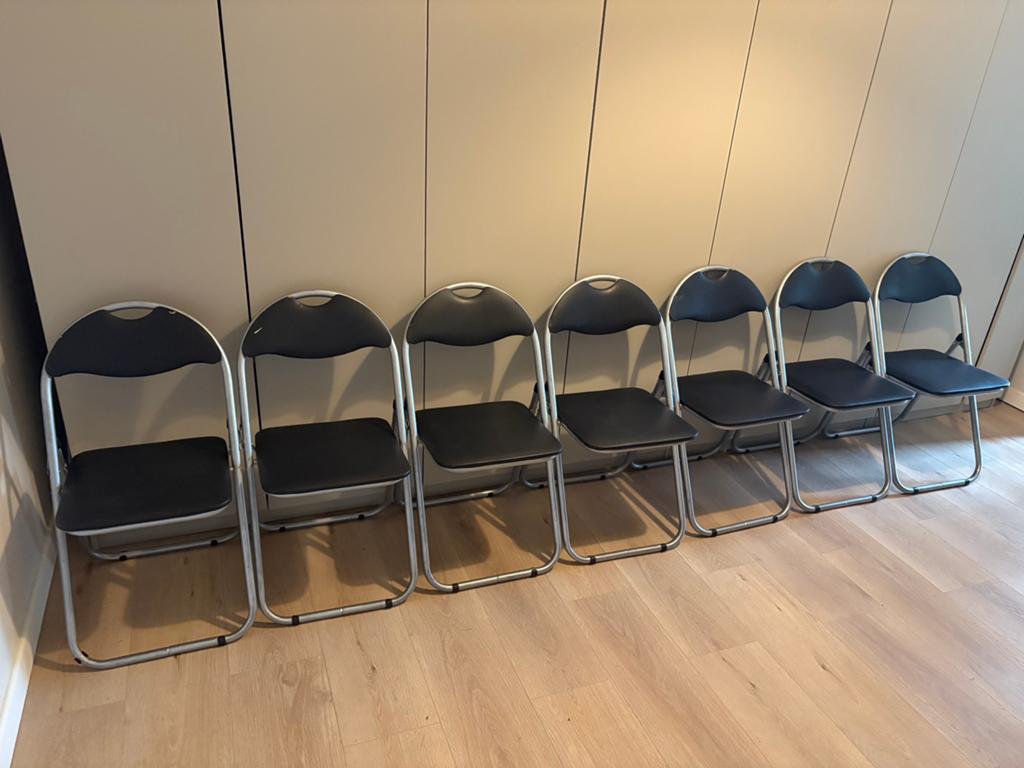 Om snel in beslag te nemen: 7 klapstoelen + 1 GRATIS, Ophalen, Gebruikt, Zwart, Leer