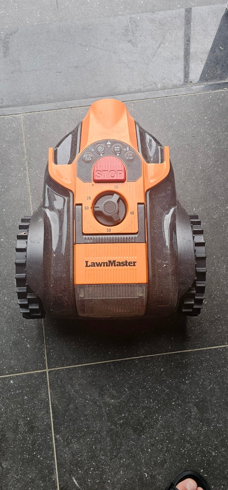 LawnMaster robotmaaier 24V Li-Ion 300m² + accu 24V 4Ah + lad, Ophalen