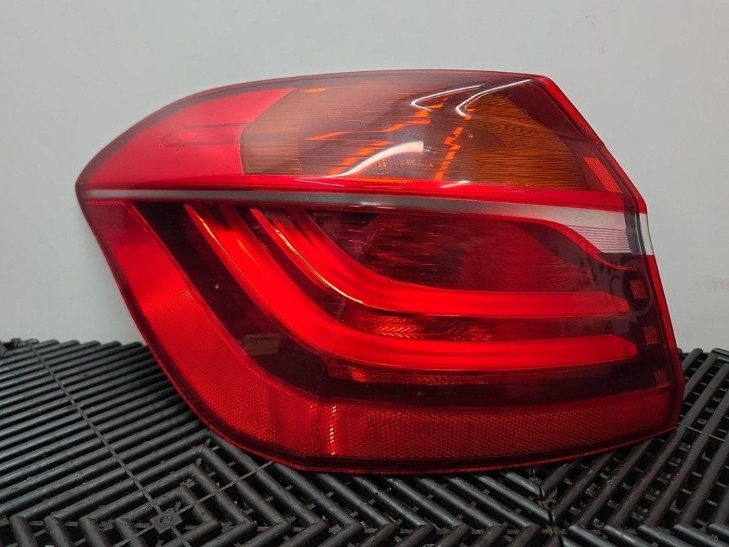 ACHTERLICHT LINKS BMW 2 serie Active Tourer (F45), Gebruikt, BMW, Petuelring 130
80809  München, DE, Bayerische Motoren Werke AG